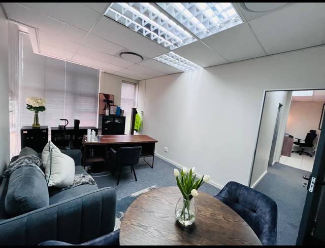 279M² OFFICE FOR SALE IN FOURWAYS